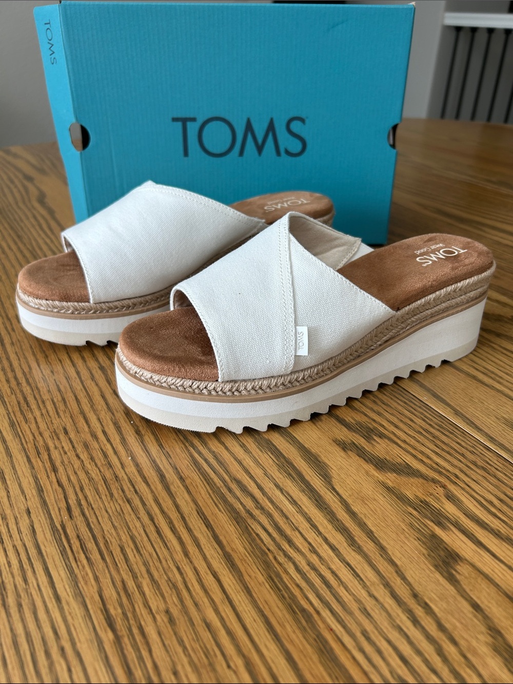 TOMS Carmen Wedge Slip on Sandals, White Canvas, size 9.5, NIB